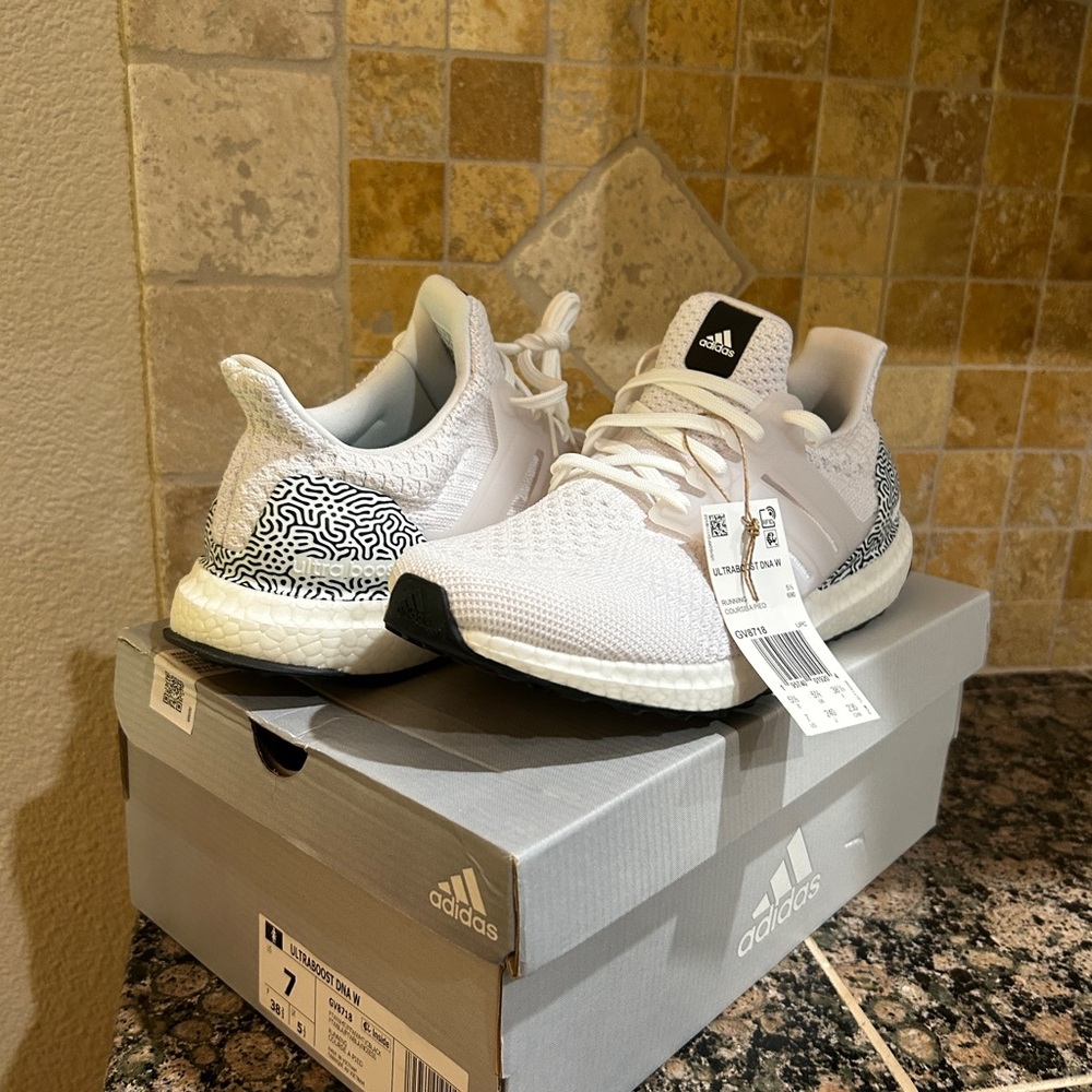 *NWT* Adidas Running Ultraboost DNA Women’s White